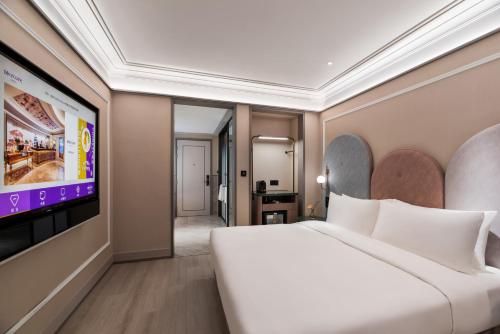 Execute King Room image 2