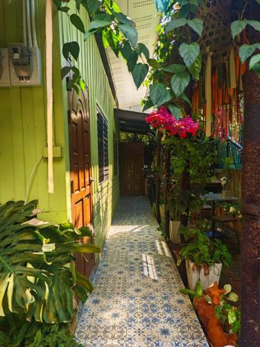 Retro At Phra Sing Guest House - 정원