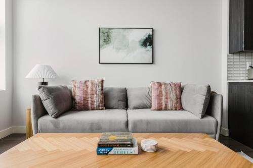 Blueground South Loop pool wd nr Grant Park CHI-1222