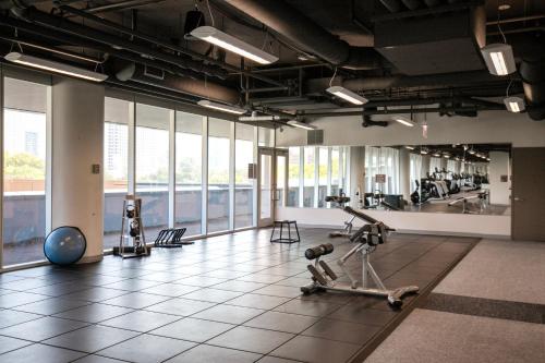 Blueground South Loop pool wd nr Grant Park CHI-1222