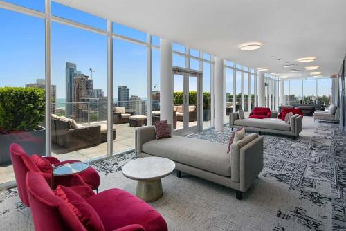 Blueground South Loop pool wd nr Grant Park CHI-1222