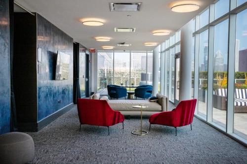 Blueground South Loop pool wd nr Grant Park CHI-1222