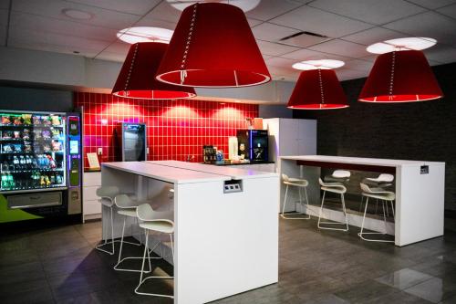 Blueground South Loop pool wd nr Grant Park CHI-1222