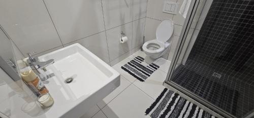 247 Luxury Stays - image 5