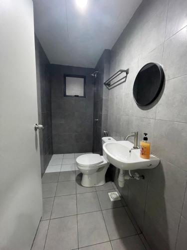 RumaDuke: Muslim+Netflix+KLCC View+3R2B a/c+WIFI - image 11