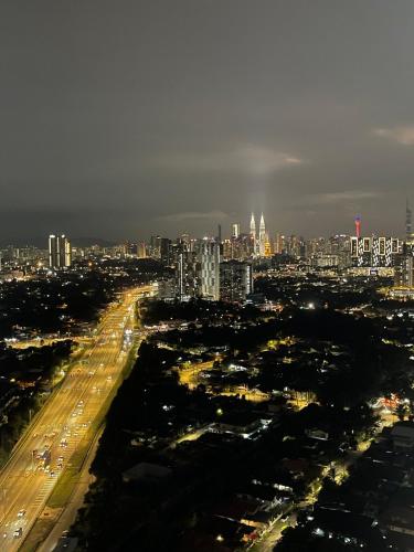 RumaDuke: Muslim+Netflix+KLCC View+3R2B a/c+WIFI - image 10