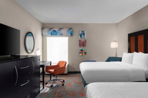 2 queen beds