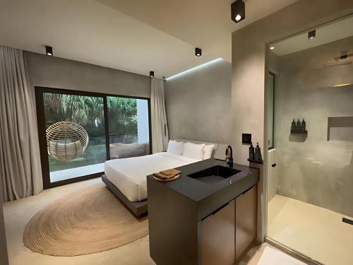 1 king bed, 2 twin beds
