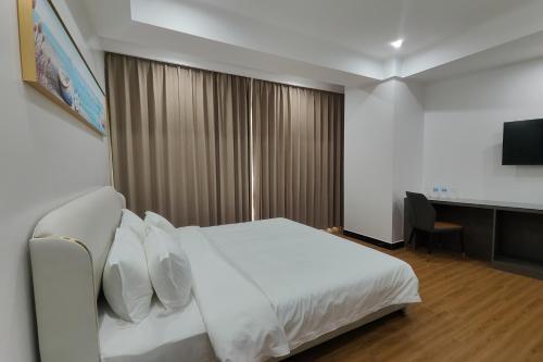 Standard Queen Room image 10