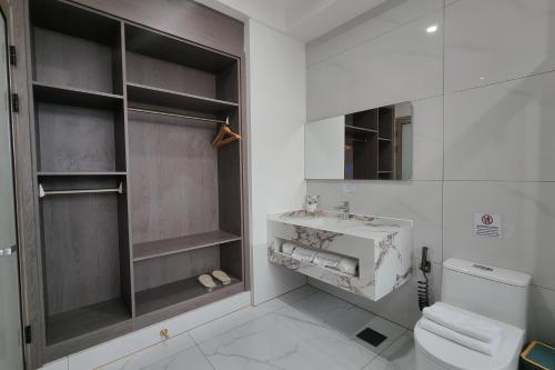 Standard Queen Room image 2