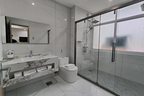 Standard Queen Room image 1