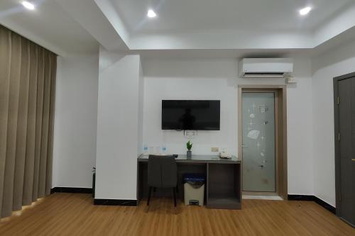 Standard Double Room with Two Double Beds image 8