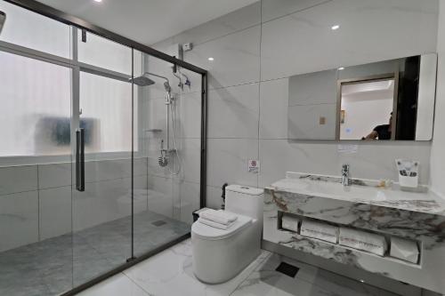 Standard Double Room with Two Double Beds image 4