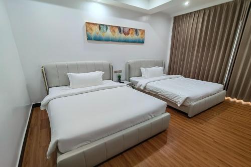Standard Double Room with Two Double Beds image 10