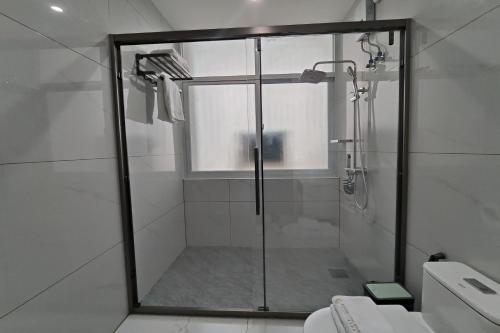 Standard Double Room with Two Double Beds image 3