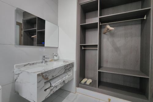Standard Double Room with Two Double Beds image 1