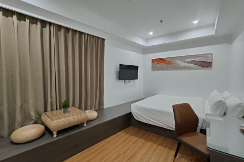 Junior Suite room in Mactan Grand Golden Hotel near Airport