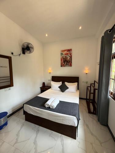 Standard Double Room image 8