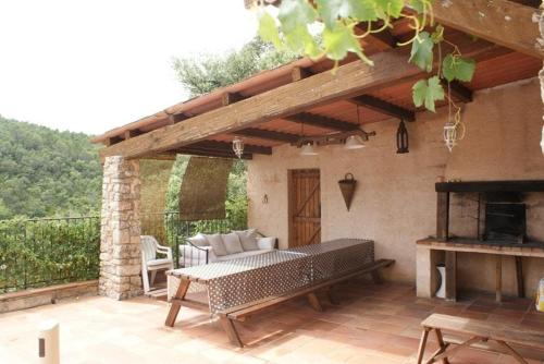 Accommodation in a farmhouse with breathtaking views in บริญอล