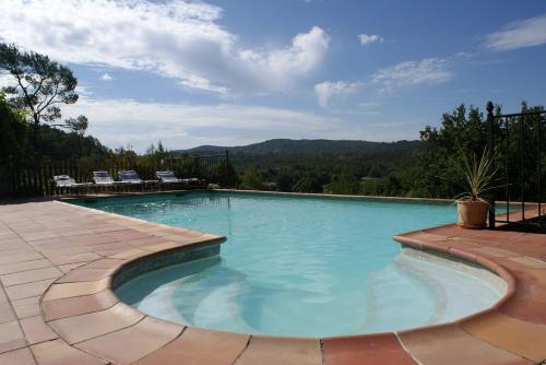 Accommodation in a farmhouse with breathtaking views in บริญอล