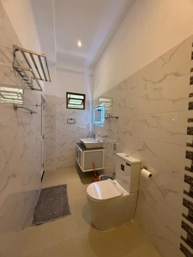 Standard Double Room image 3