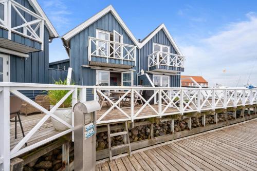 Charming Holiday Home Right At Grenaa Marina With Terraces Overlooking The Water Close To The Kattegat Centre, The Beach And Cosy Cafés · Grena