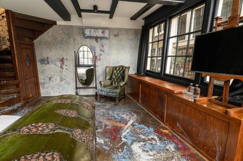 Signature Room with canal view: The Artist image 7