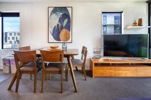 Heart of the CBD, 1 bed with car park