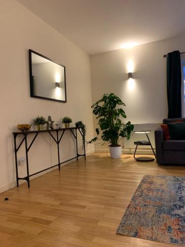 Edmonstone Suite Old Town - image 11