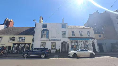 Grade 2 Listed Spacious Town House in Beaumaris Pass the keys gîte à louer Beaumaris