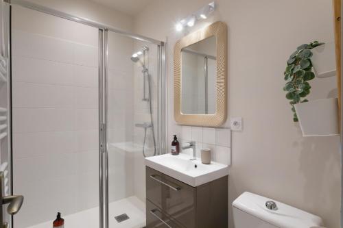 One-Bedroom Apartment image 9