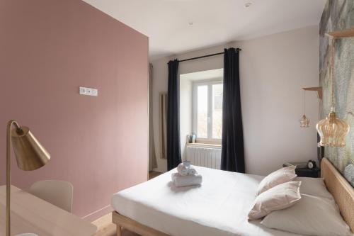 One-Bedroom Apartment image 7