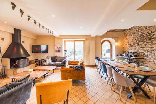 Ancien Moulin rénové à neuf pour 19 personnes sur les rives du Trieux (Ancien Moulin renove a neuf pour 19 personnes sur les rives du Trieux) in เทรเบอร์เดน