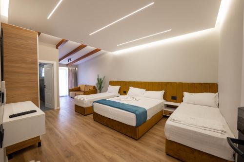 Family Room with Sea View room in Golemi Lux