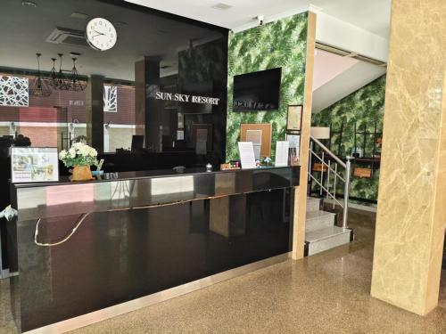 Lobby, Sun Sky Resort Near Beach near Three Kingdoms Park