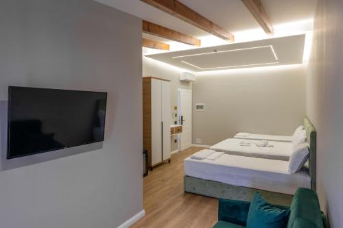 Deluxe Family Room image 10