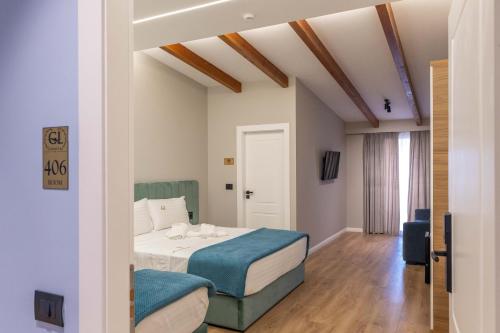 Quadruple Room with Sea View image 8