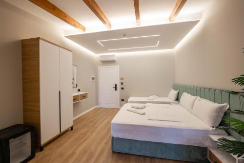 Quadruple Room with Sea View image 2