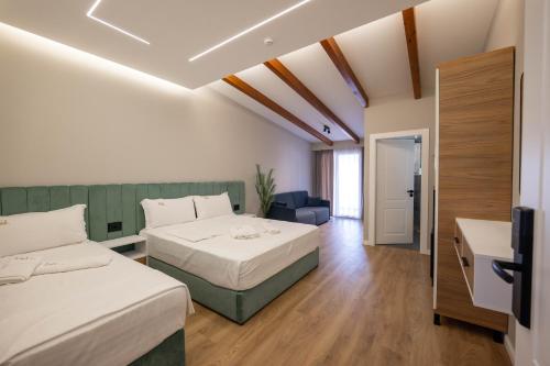 Quadruple Room with Sea View image 1