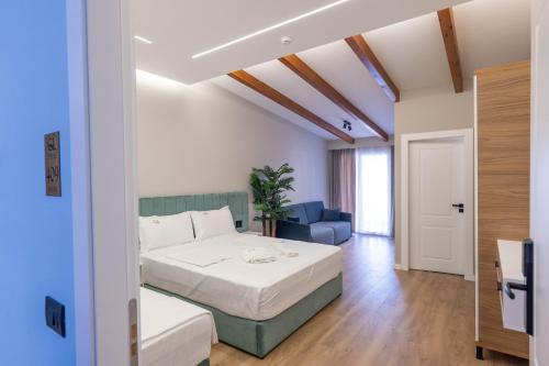 Quadruple Room with Sea View room in Golemi Lux