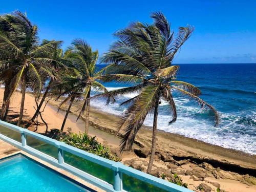 Coastal View Beach Front Apartment with Pool – khách sạn tại Dorado