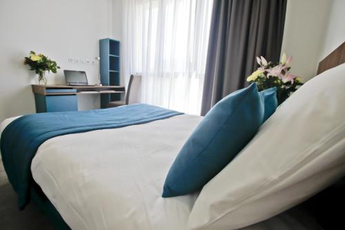 1 twin bed