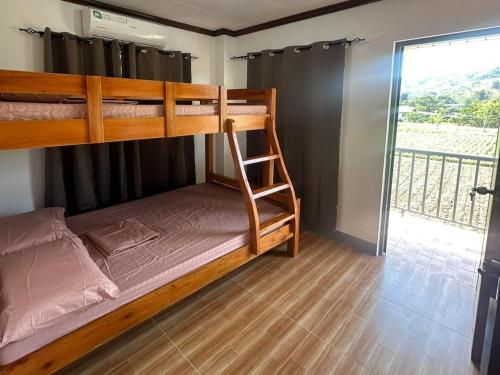 2 bedrooms, 3 beds