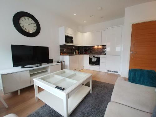 Reigate - Lovely modern serviced apartment by Mobius Property in Reigate