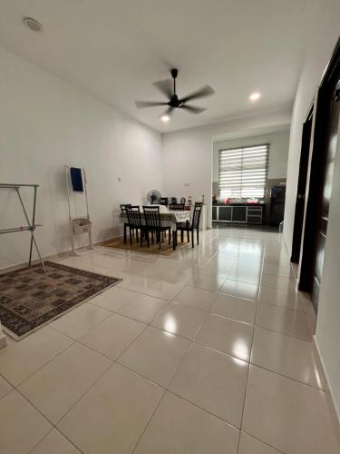 Kamelia Homestay - Kijal