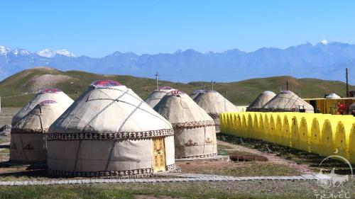Yurt Edelweiss Meadow at the foot of Lenin Peak Tent