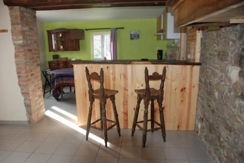 Les Trois Voisins in Bourseigne-Vieille