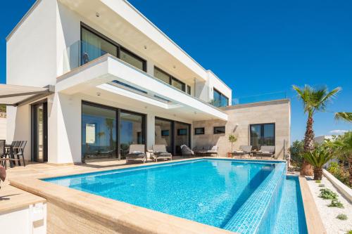 Villa Maxime with Heated Pool 2