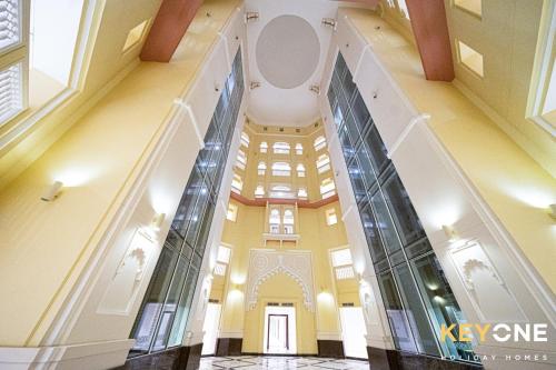 KeyOne - 1BR in Grandeur Residences - image 5