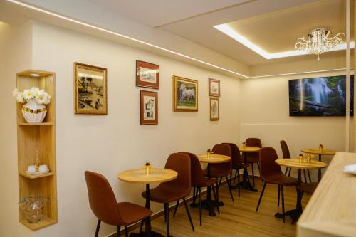 Petite Maison Hermes Center